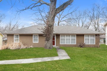 5820 NW Aspen Ln Kansas City, MO 64152